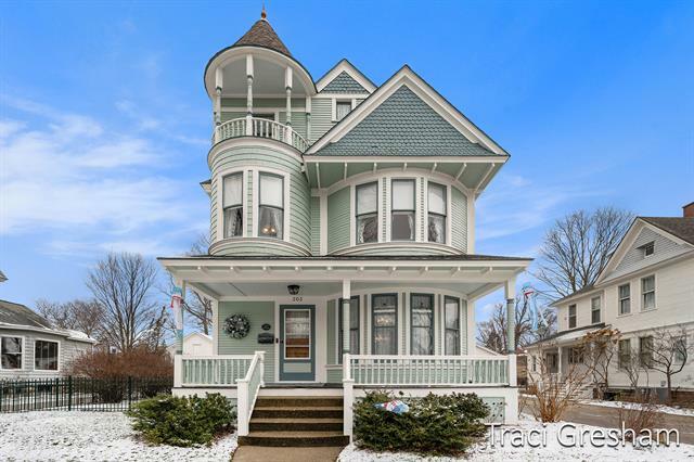 Property Photo:  203 W 12th Street  MI 49423 