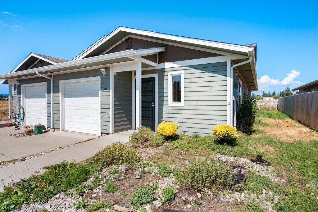 Property Photo: 307 E I St WA 99006