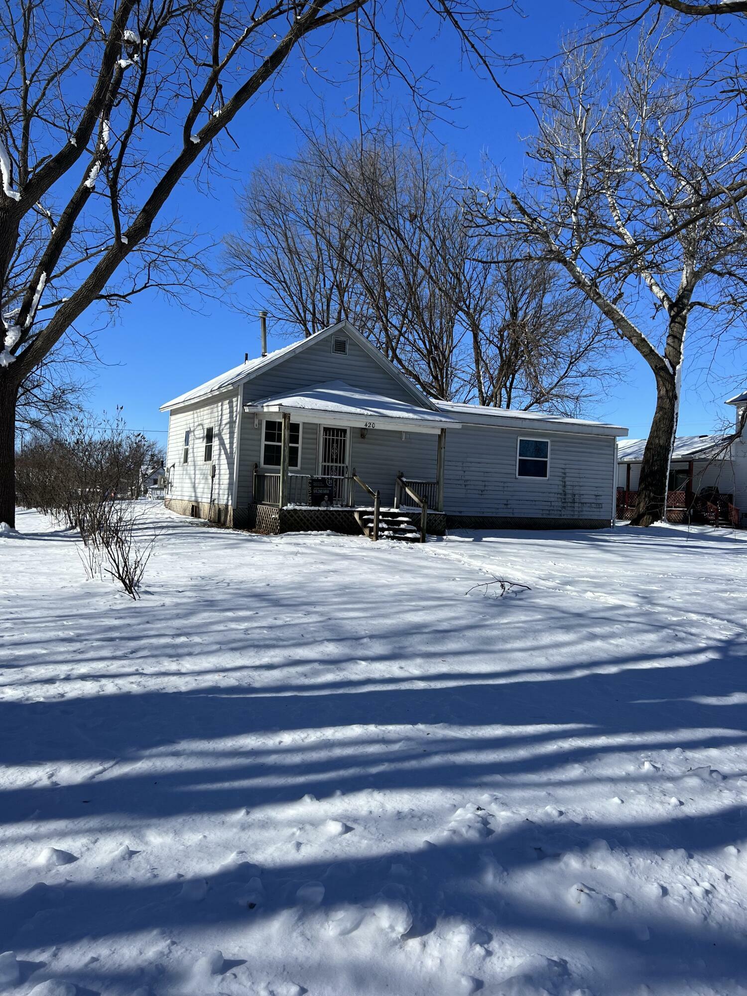 Property Photo:  420 NE 3rd Street  IA 50212 