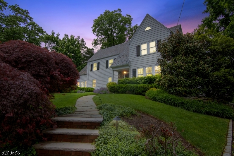 Property Photo:  56 Twin Oak Rd  NJ 07078 