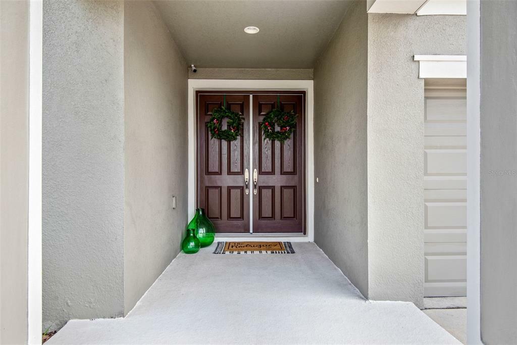 Property Photo:  7310 Paradiso Drive  FL 33572 