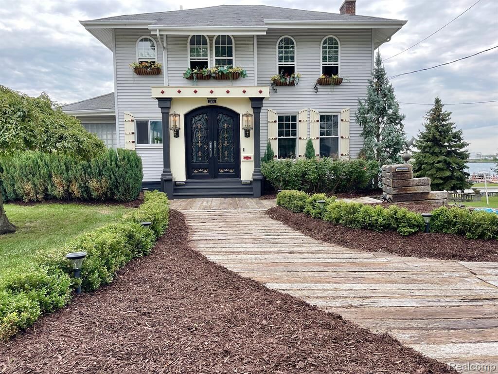 Property Photo:  2806 Military Street  MI 48060 6607 