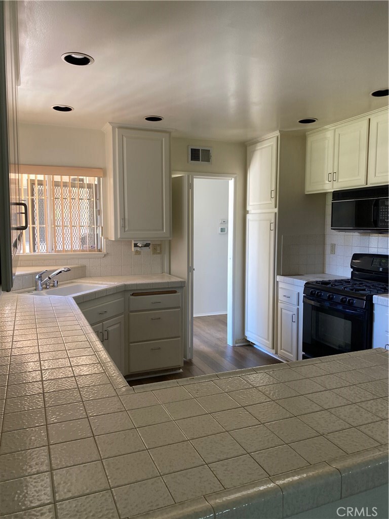 Property Photo: 940 Fulbright Avenue CA 92373