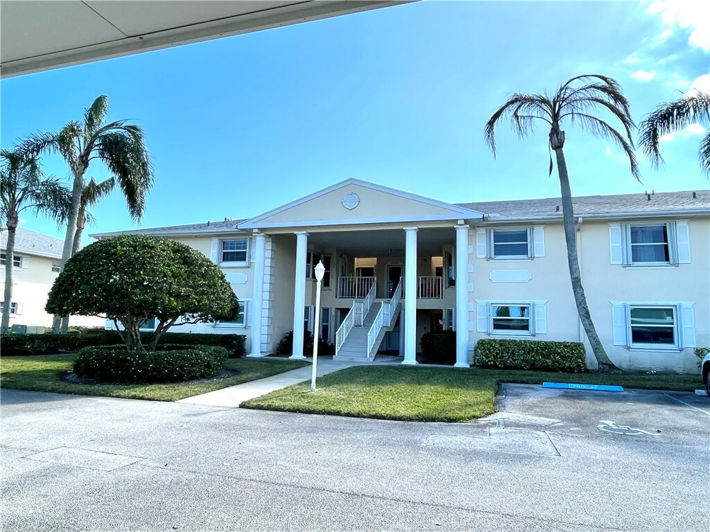 Property Photo:  379 Grove Isle Circle 379  FL 32962 