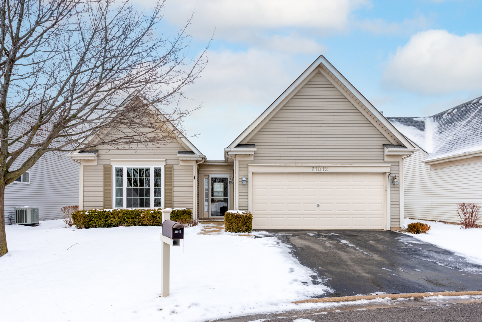 Property Photo:  21012 Aspen Lane  IL 60544 