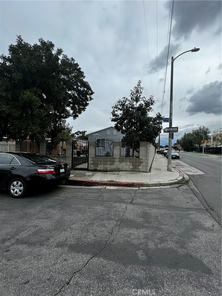 Property Photo:  10882 Weigand Avenue  CA 90059 