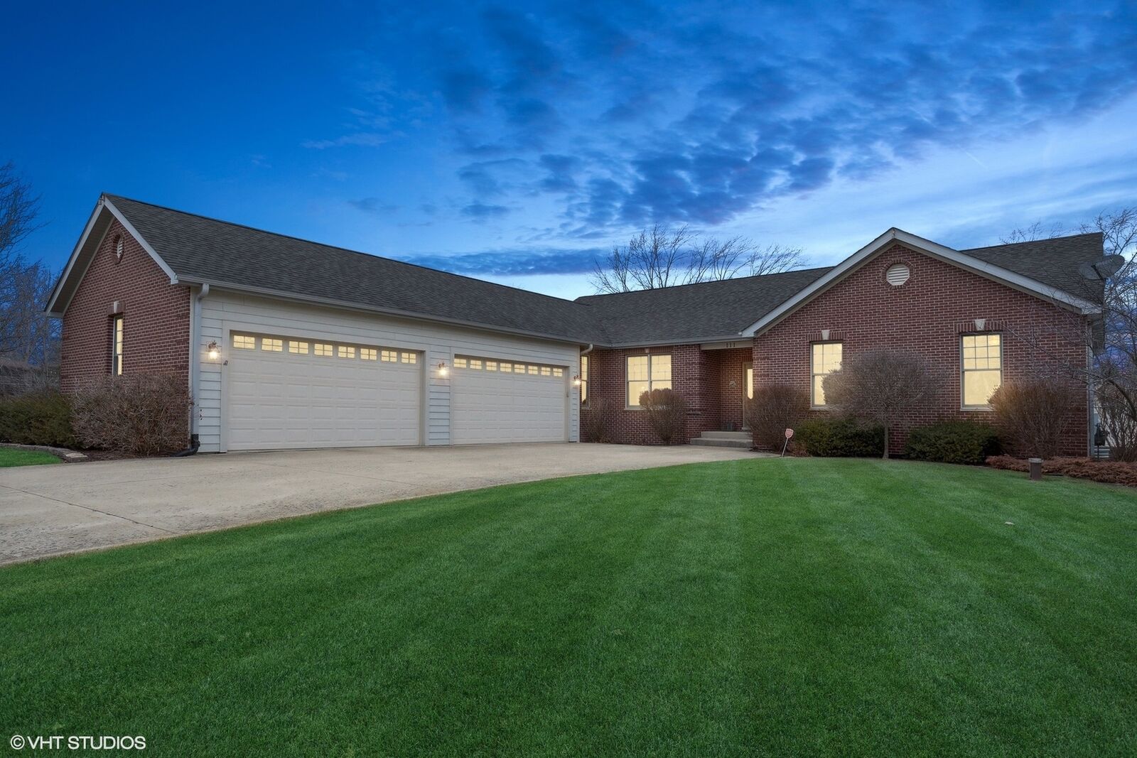 Property Photo:  111 Apple Avenue  IL 60439 
