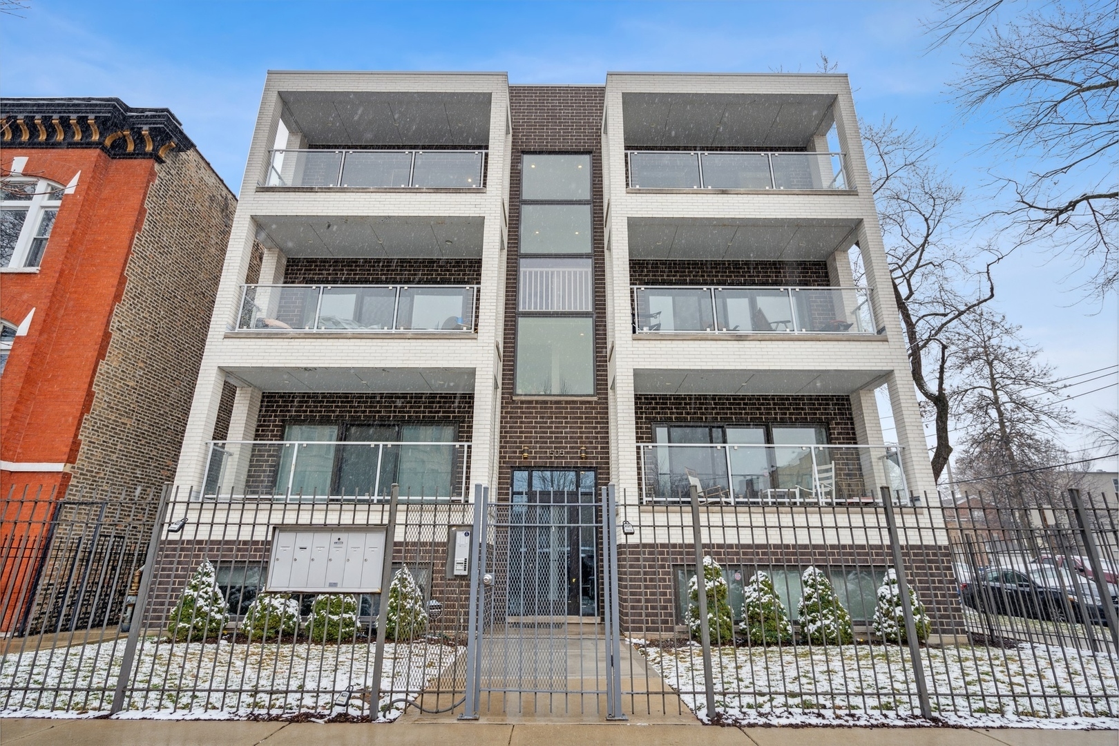 Property Photo: 1505 N Fairfield Avenue 3N IL 60622