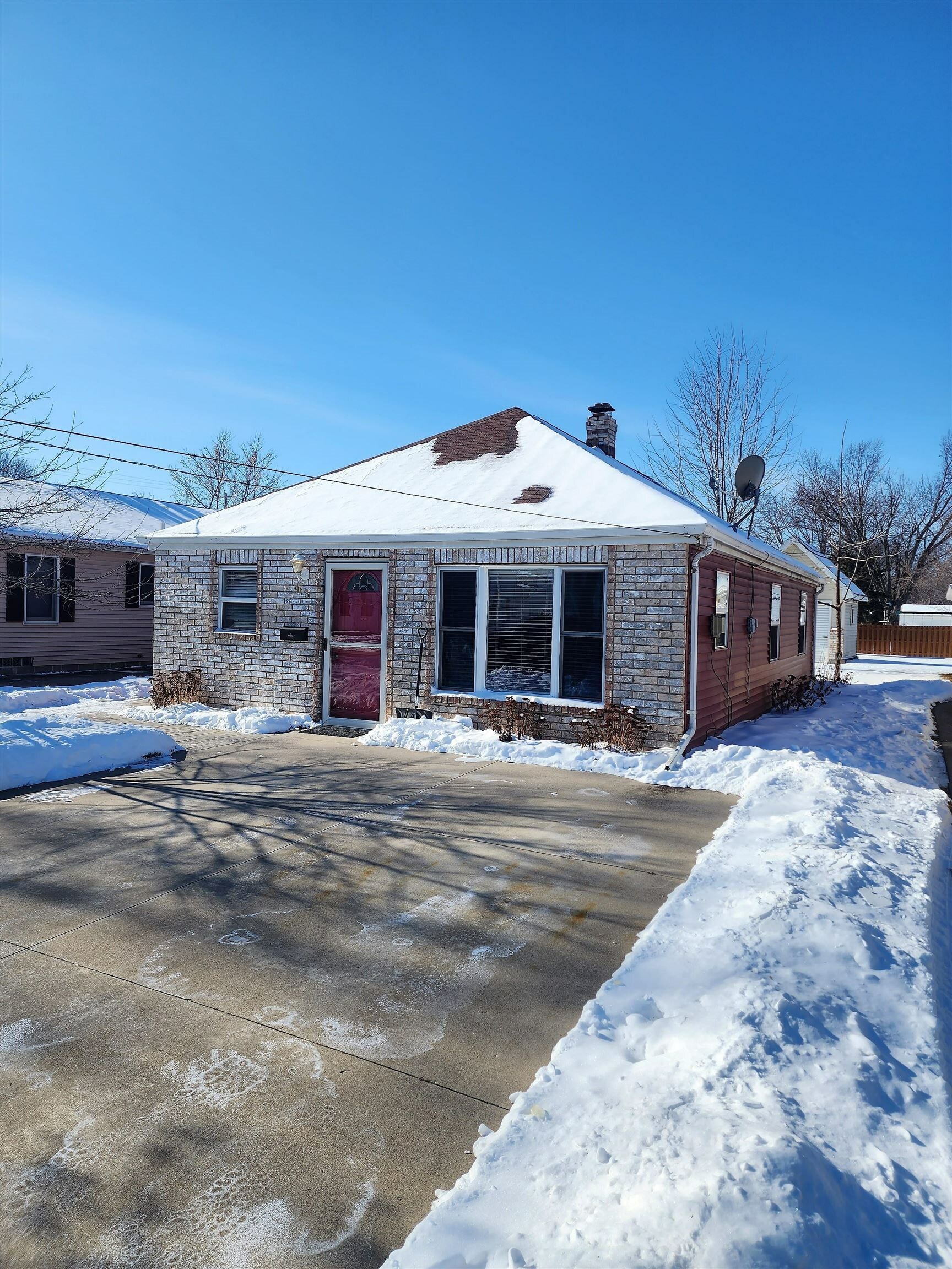 Property Photo:  913 Jefferson Street  WI 54140-1611 