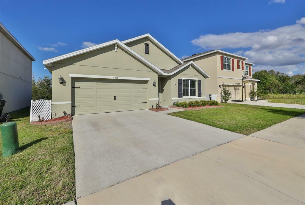 Property Photo:  8216 Bilston Village Lane  FL 33534 