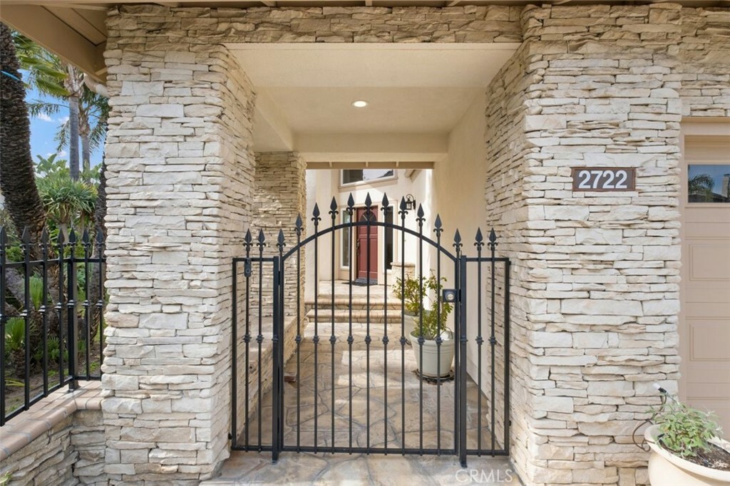 Property Photo:  2722 N Longhurst Street  CA 92867 