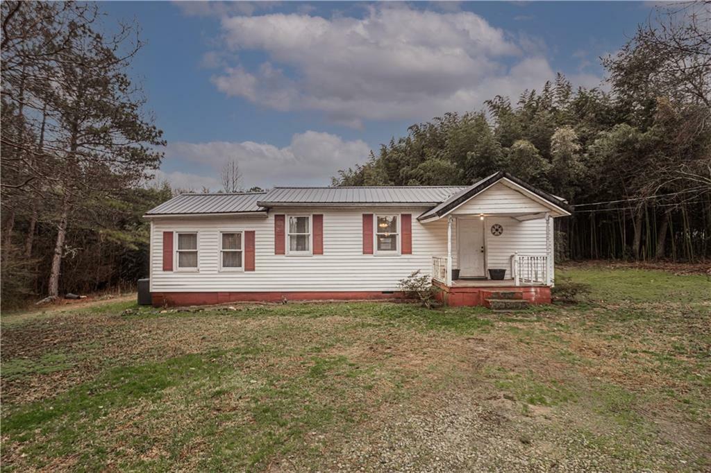 Property Photo:  106 W Chapman Road  SC 29627 