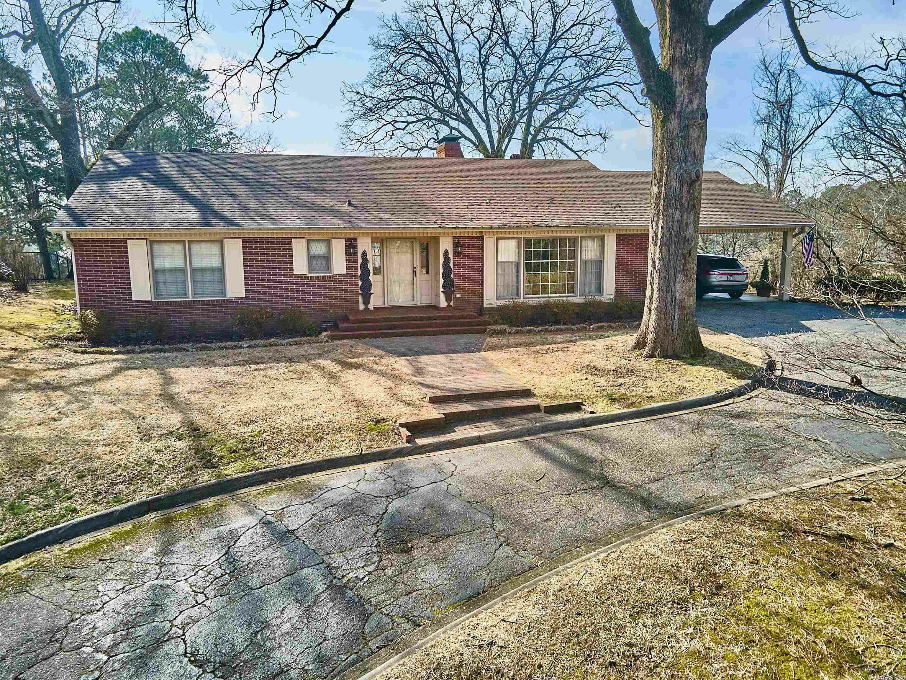 Property Photo:  118 Parkridge Street  AR 71901 