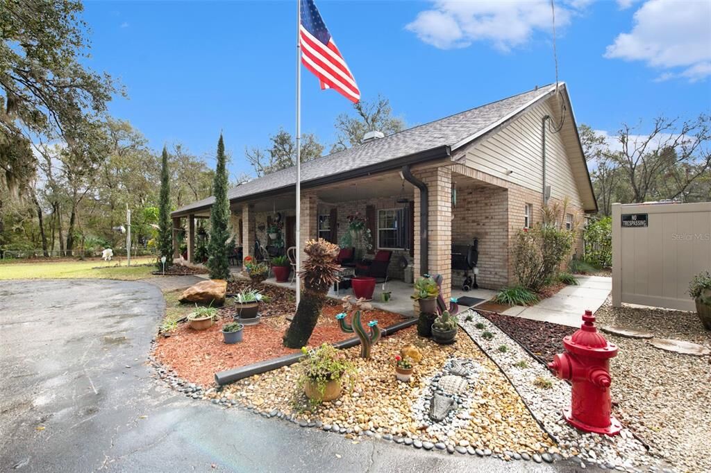 Property Photo: 3621 Washington Road FL 33594