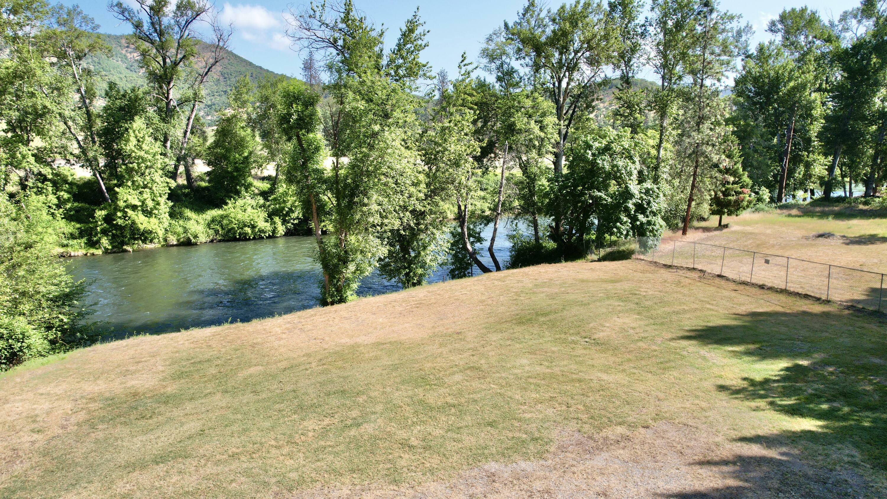 Property Photo: 2550 Lampman Road OR 97525
