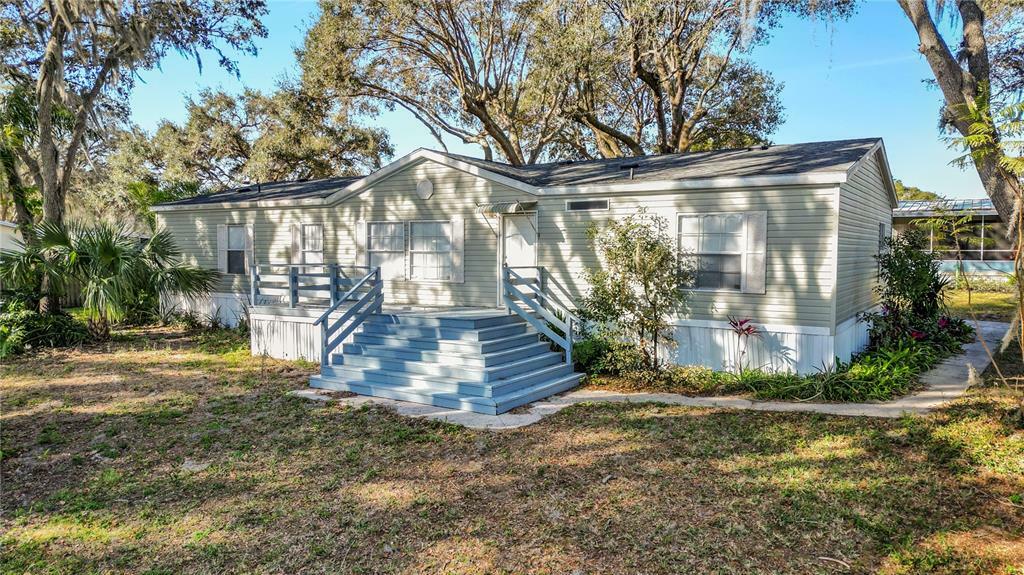 Property Photo:  5541 Golden Gate Boulevard  FL 33868 