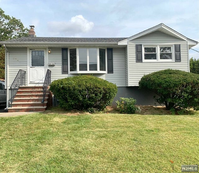 Property Photo:  354 Woodcrest Place  NJ 07663 