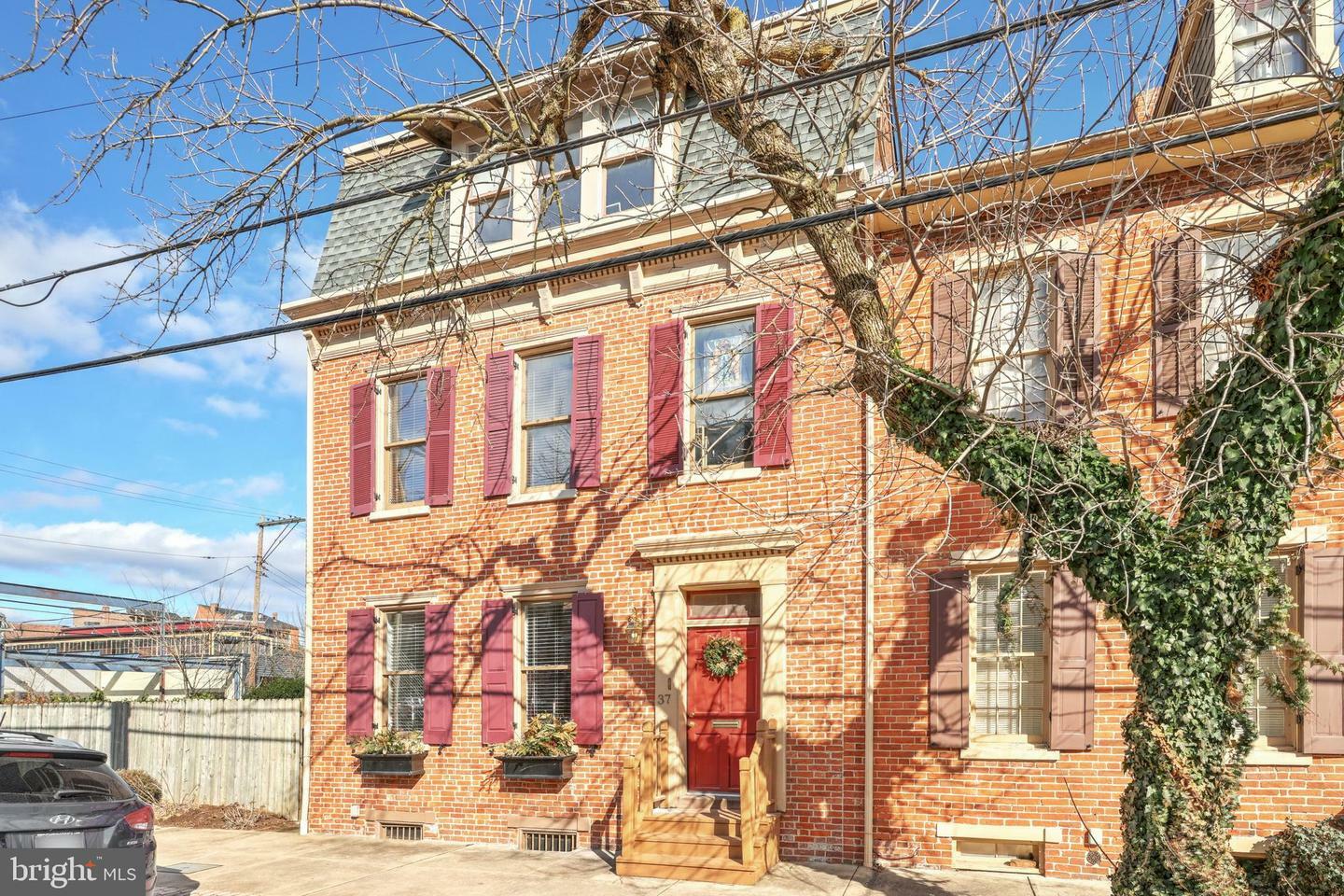 Property Photo:  37 S Newberry Street  PA 17401 