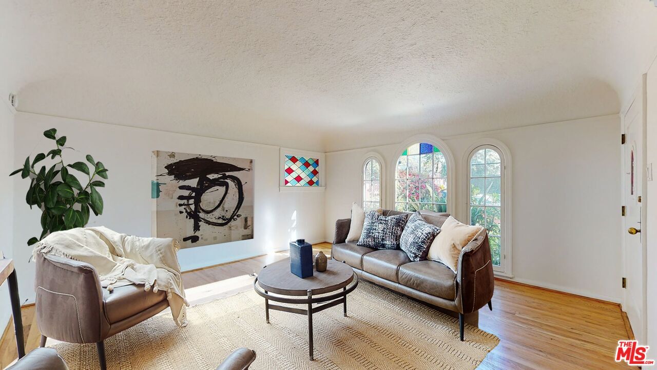 Property Photo:  1041  N La Jolla Ave  CA 90046 