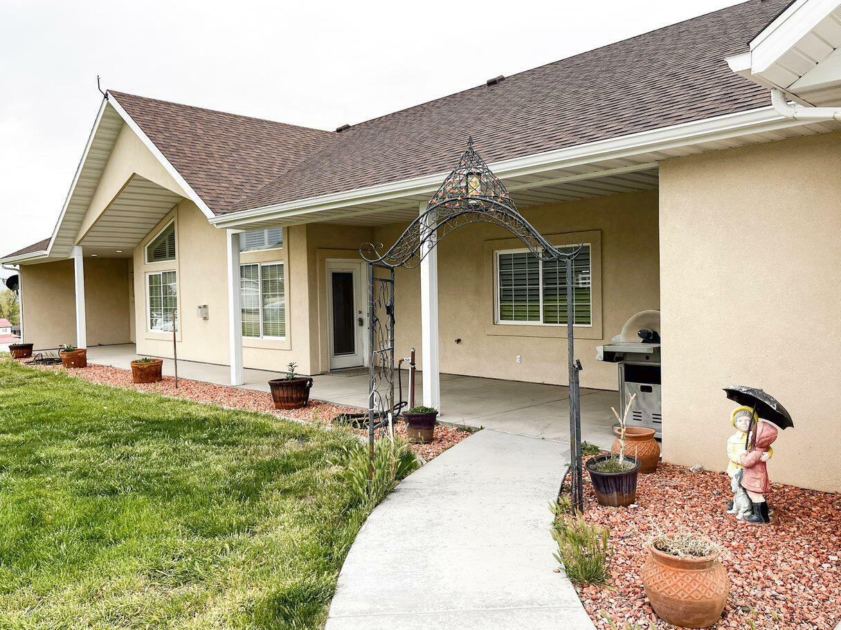 Property Photo: 5440 N Enoch UT 84721
