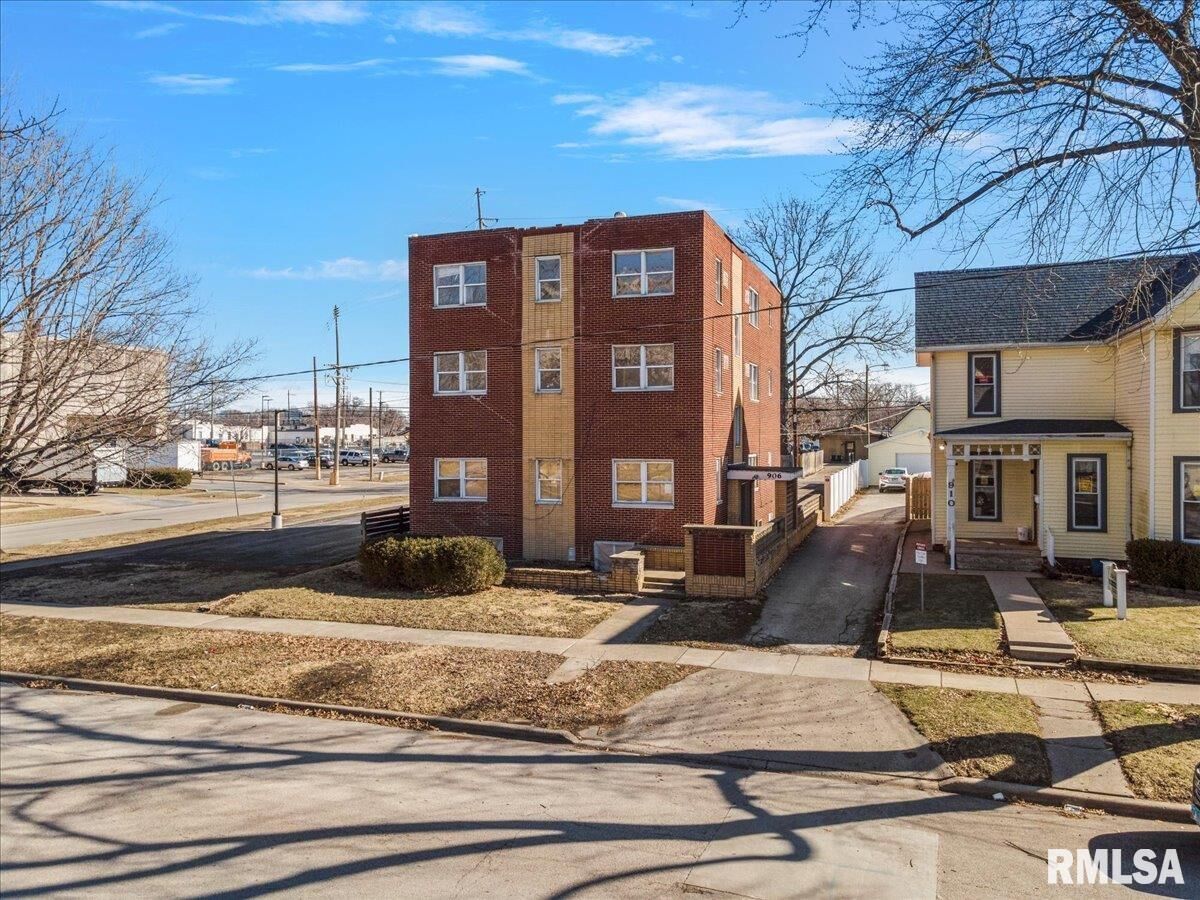 Property Photo: 906 S 8th Street IL 62703