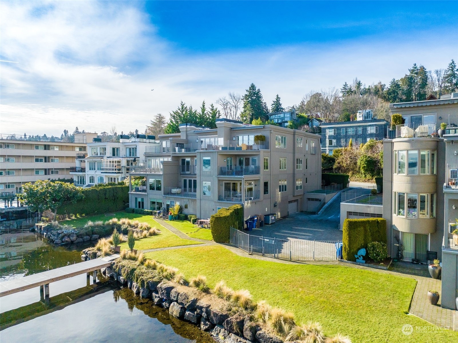 Property Photo: 302 Lakeside Avenue S 201 WA 98144