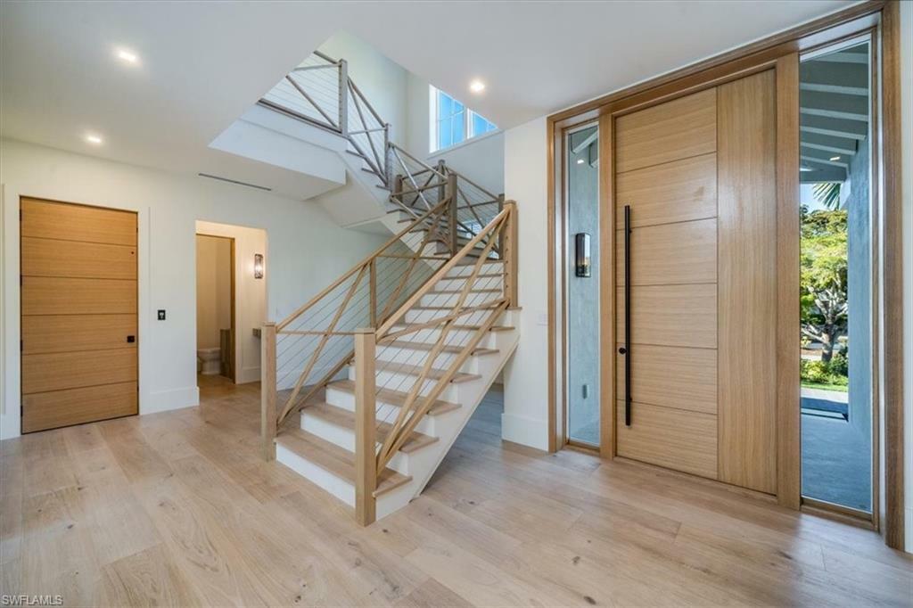 Property Photo: 508 16th Ave S FL 34102