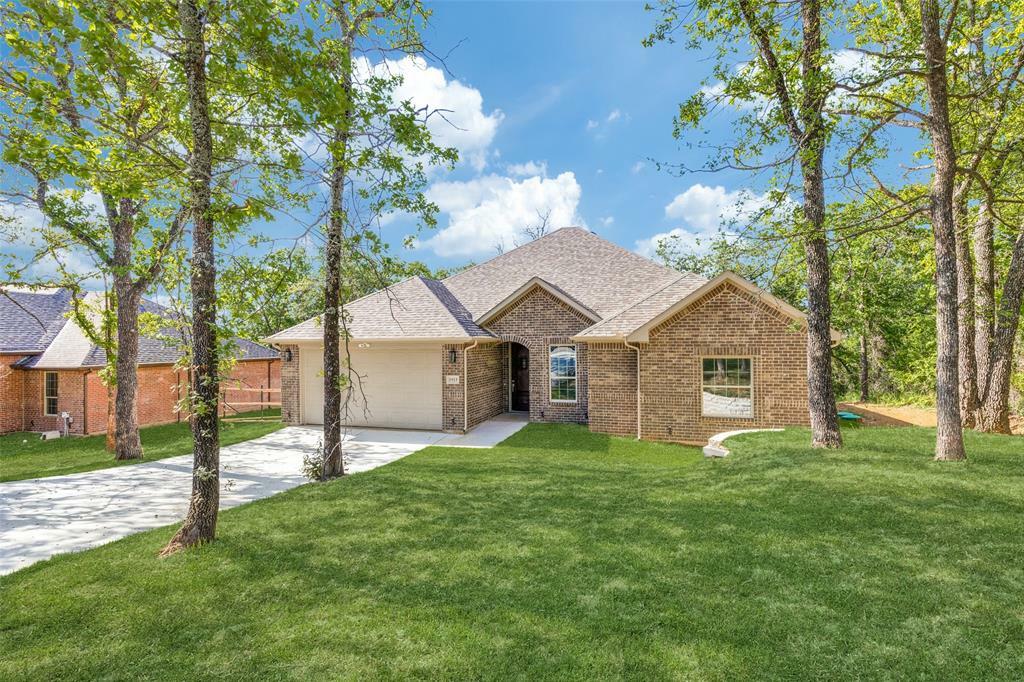 Property Photo:  1413 Apache Court  TX 76058 