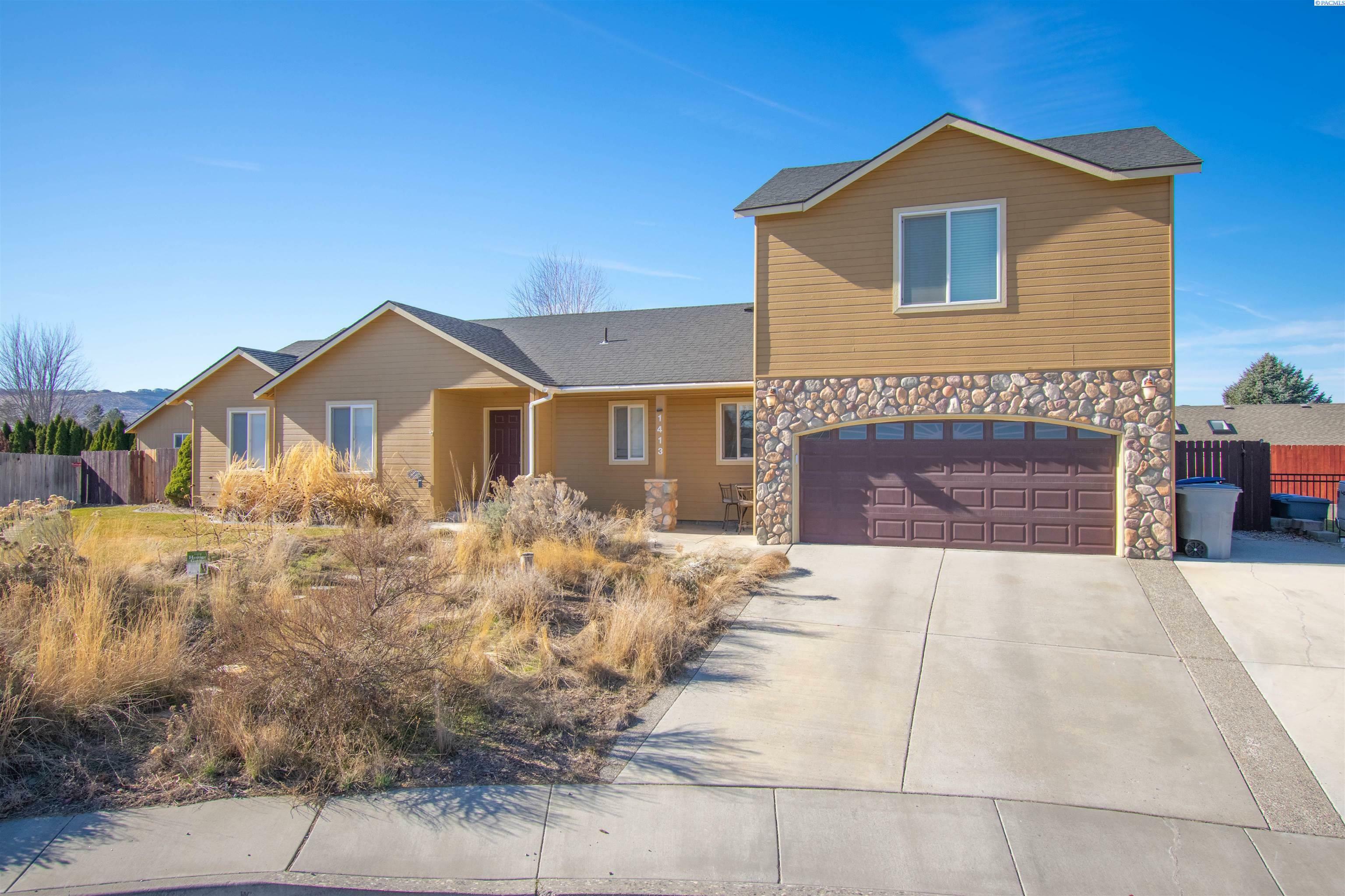 Property Photo:  1413 Cowiche Ct  WA 99352 