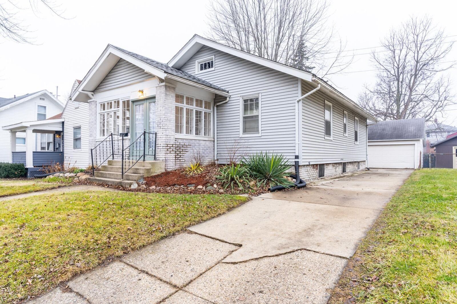 Property Photo: 2125 Cass Street IN 46808-2442