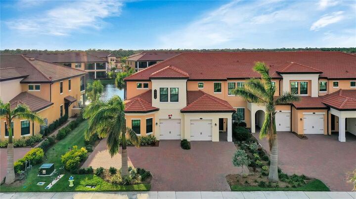 Property Photo:  10050 Crooked Creek Drive 101  FL 34293 