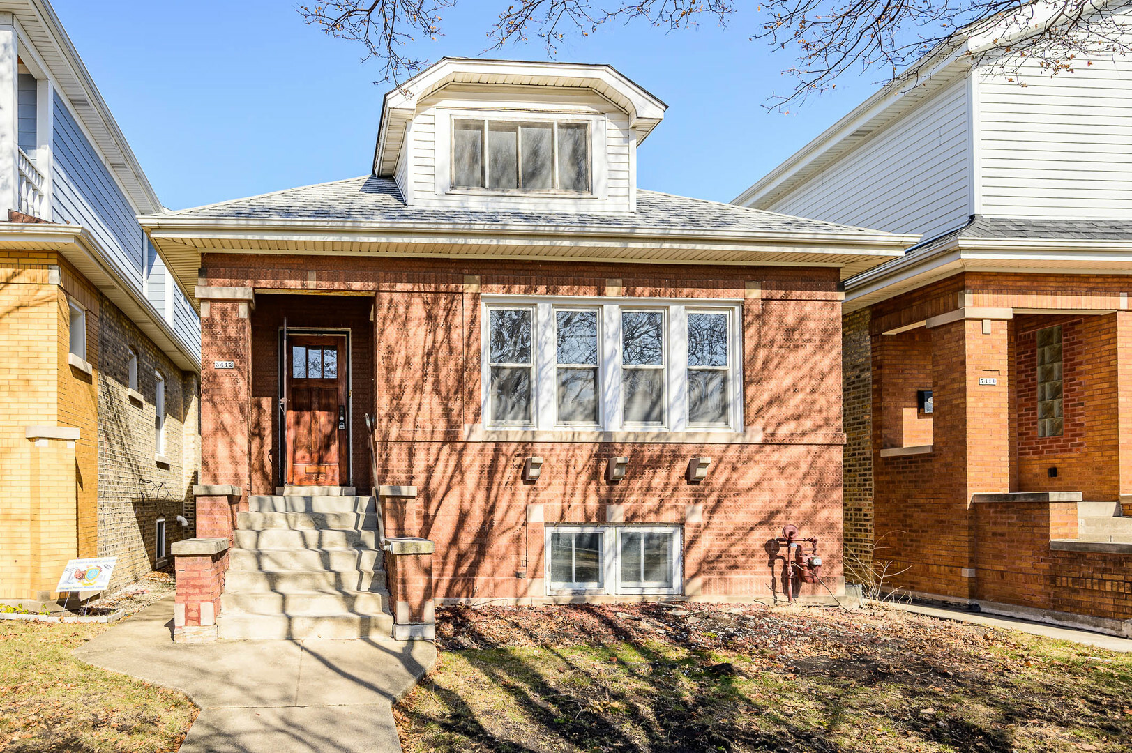 Property Photo: 5412 W Henderson Street IL 60641
