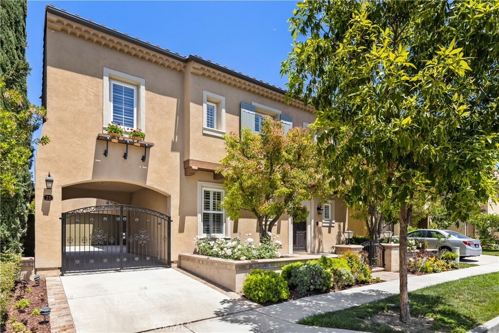 Property Photo:  25 Teak Bridge  CA 92620 