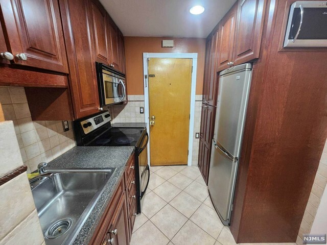 Property Photo: 13 South 3rd Street 2F NJ 07029