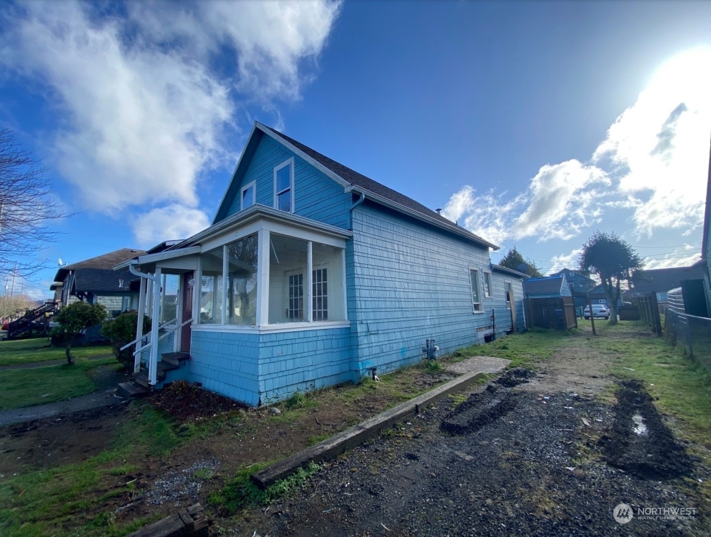 Property Photo:  915 W 2nd Street  WA 98520 