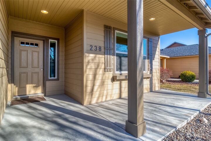 Property Photo:  238 Chapra Street  WA 99362 