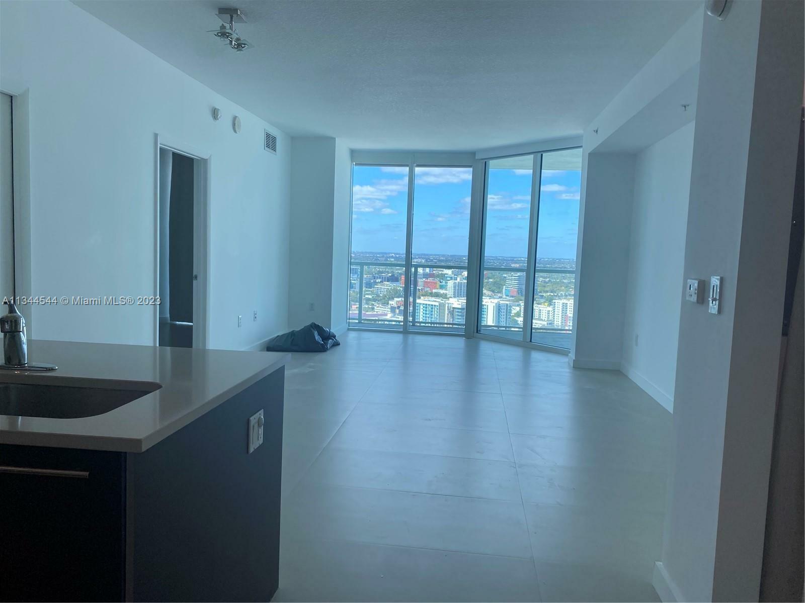 Property Photo:  1900 N Bayshore Dr 3216  FL 33132 