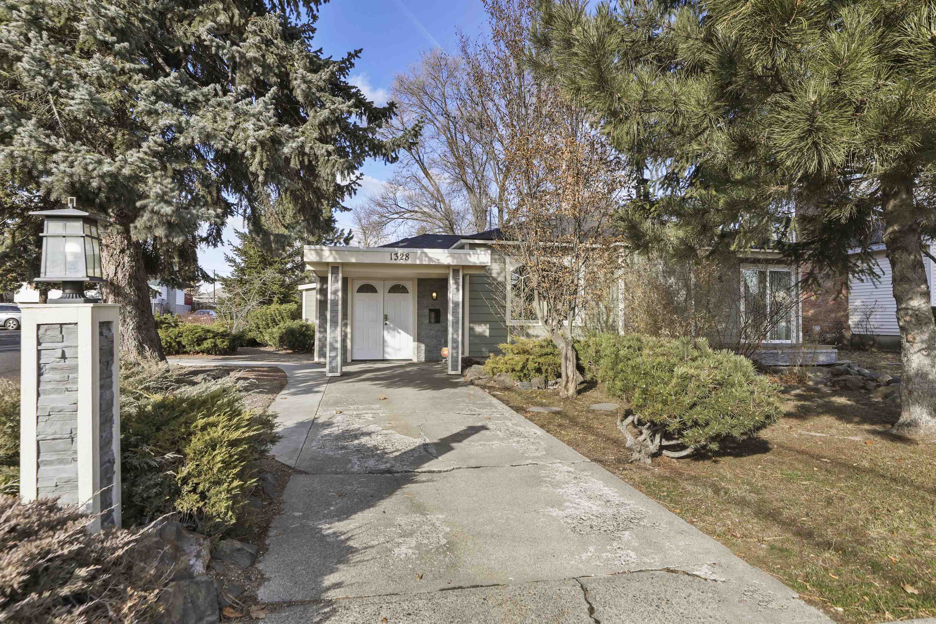 Property Photo: 1328 W Gordon Ave WA 99205