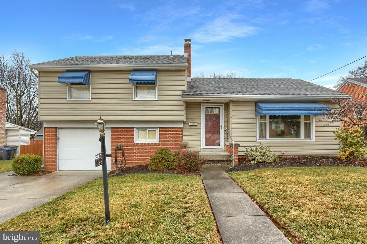 Property Photo:  122 S Market Street  PA 17011 