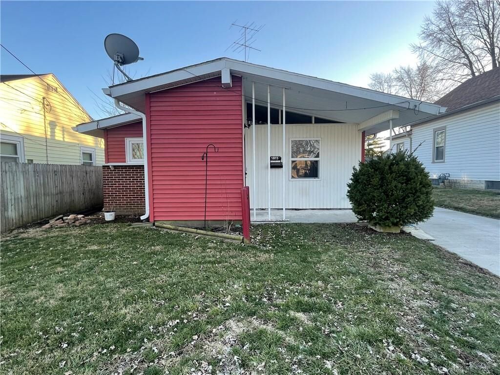 Property Photo: 1811 Kenwood Avenue OH 45505