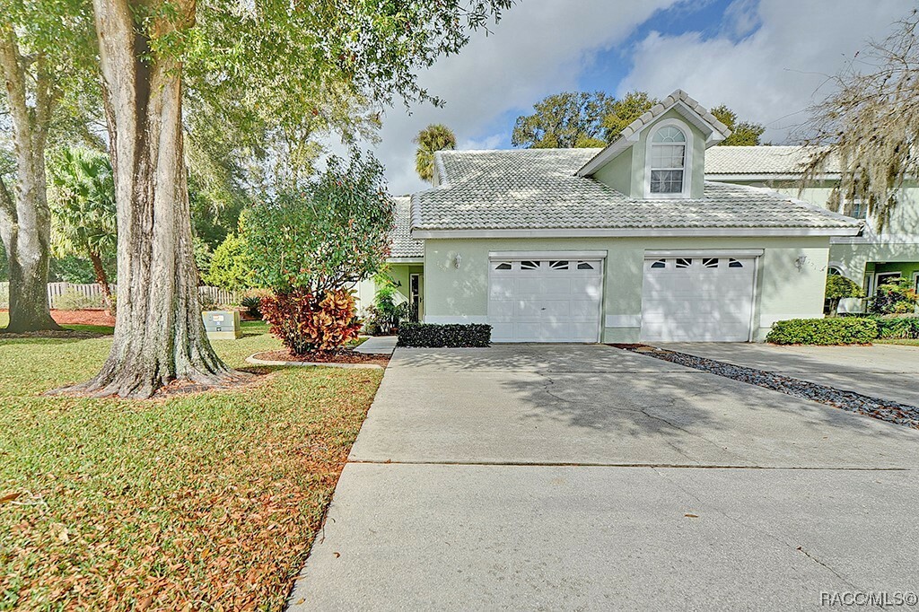 Property Photo:  749 Inverie Drive  FL 34453 