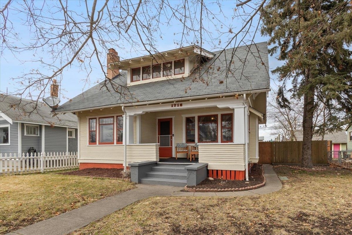 Property Photo:  1718 W Montgomery Ave  WA 99205 