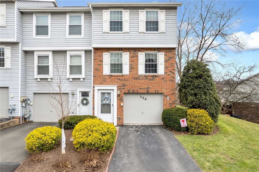 Property Photo: 134 Rossmor Court PA 15229