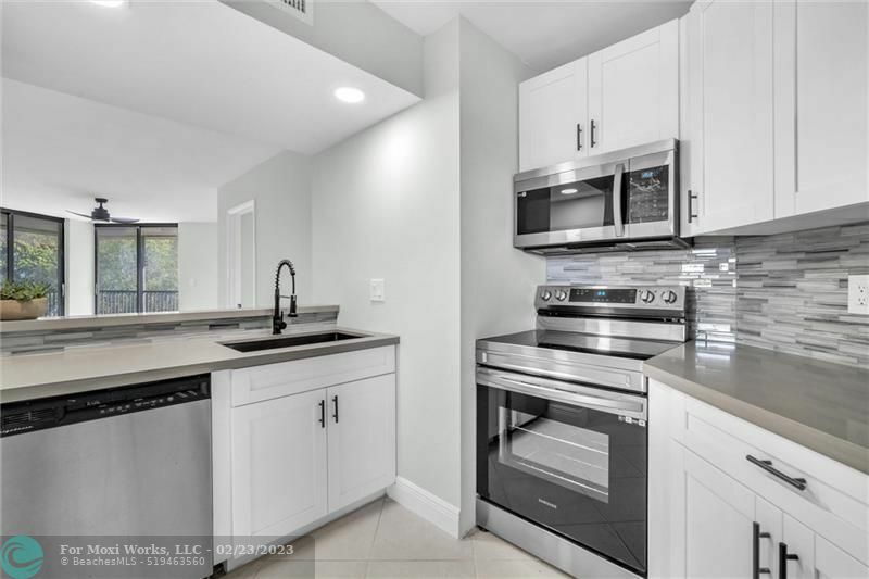 Property Photo:  10551 W Broward Blvd 401  FL 33324 