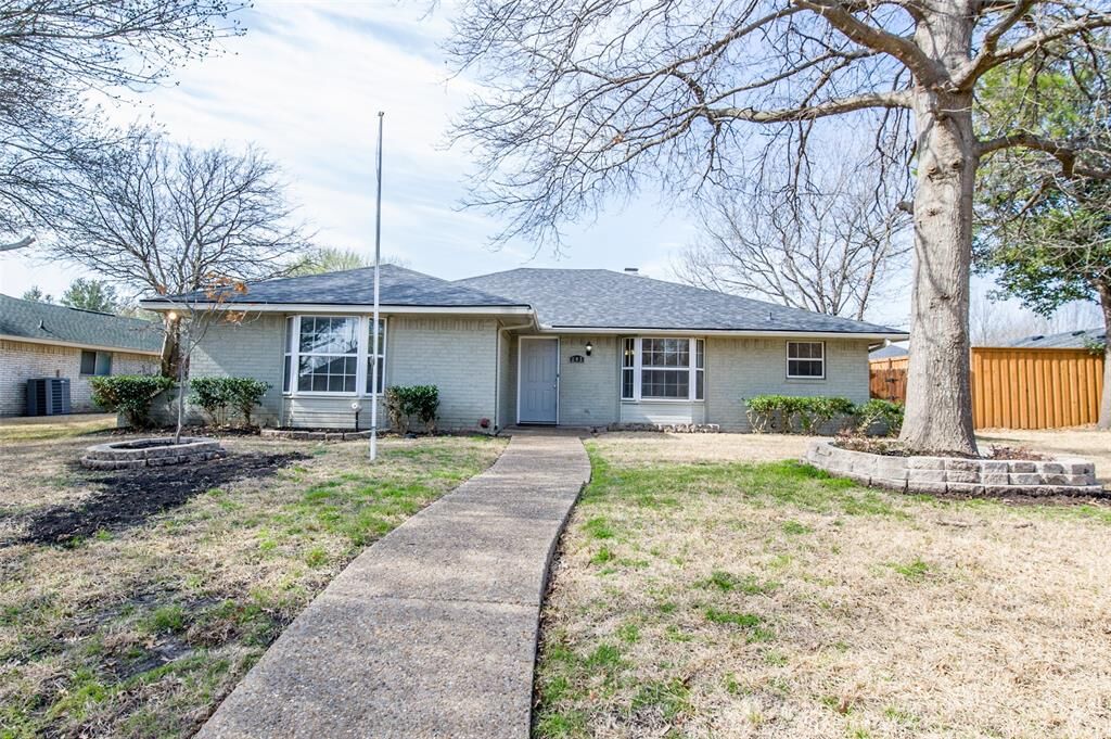 Property Photo:  202 Sagebrush Lane  TX 75165 