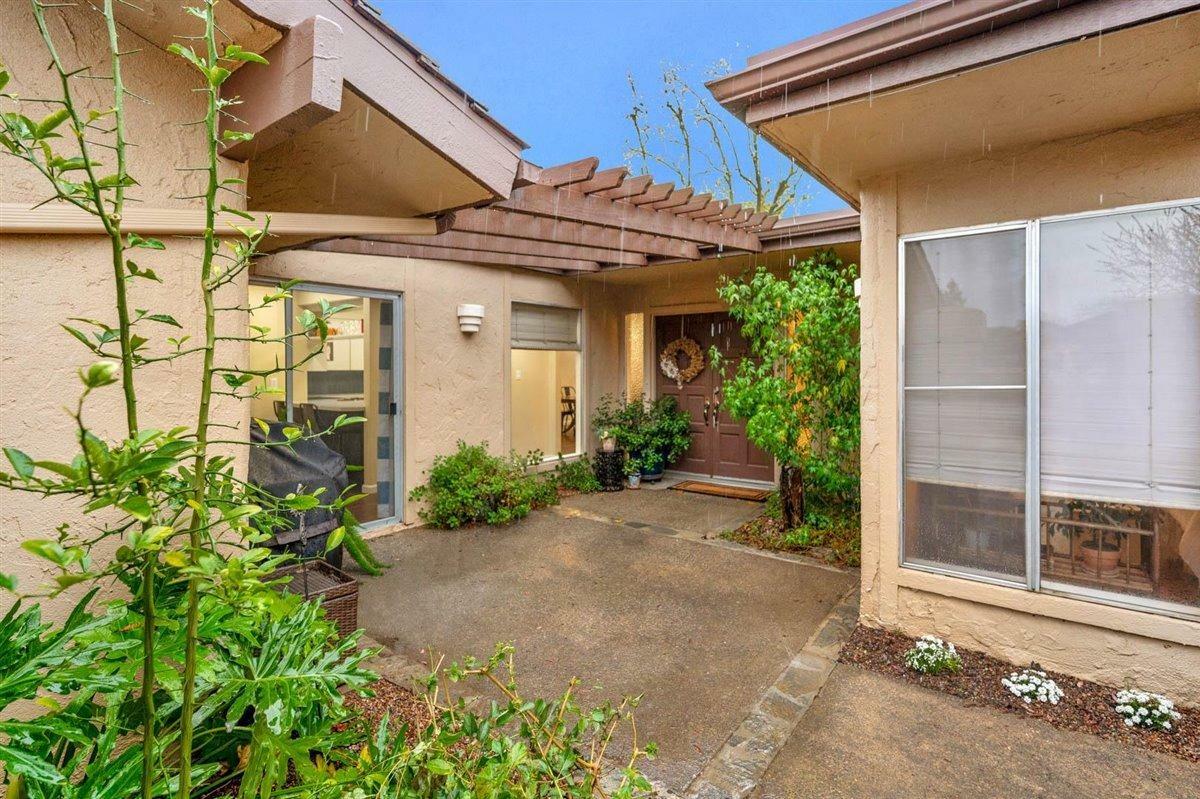 Property Photo:  5346 N Colonial Avenue 101  CA 93704 