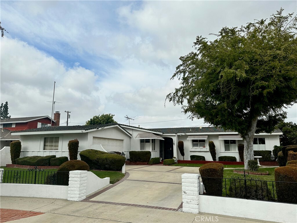 Property Photo:  2419 W Theresa Avenue  CA 92804 