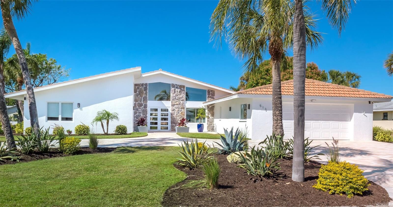 Property Photo:  513 Yawl Lane  FL 34228 