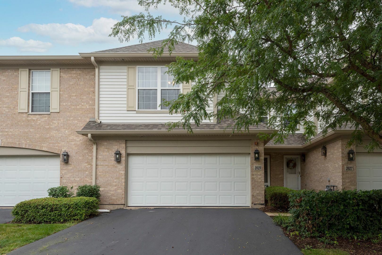 Property Photo: 2029 Ivy Ridge Drive 2029 IL 60192