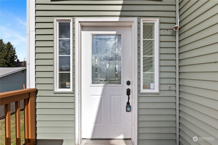 Property Photo:  207 7th Avenue N  WA 98001 